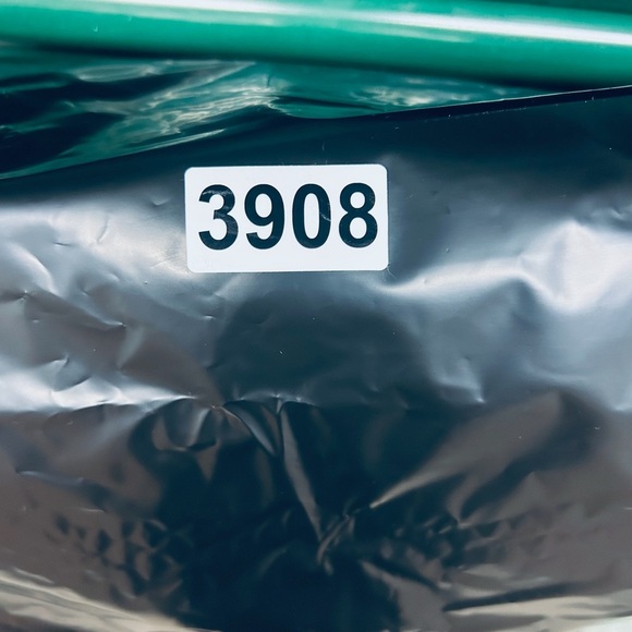 NWOT QUINCE Premium Down Alternative Pillow Soft Standard 3908 - Picture 9 of 9